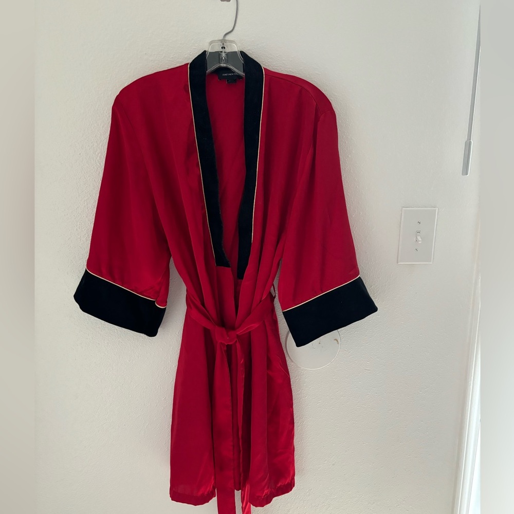 Robe-Jones New York Red and Black Velour Trim Maxi. Lg/XL.  Belted and pockets.
